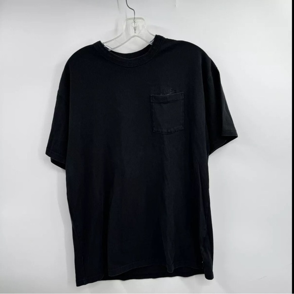 Nike Pocket Tee Shirt Medium Black Sportswear Club Embroidered Logo Mens - Picture 1 of 7